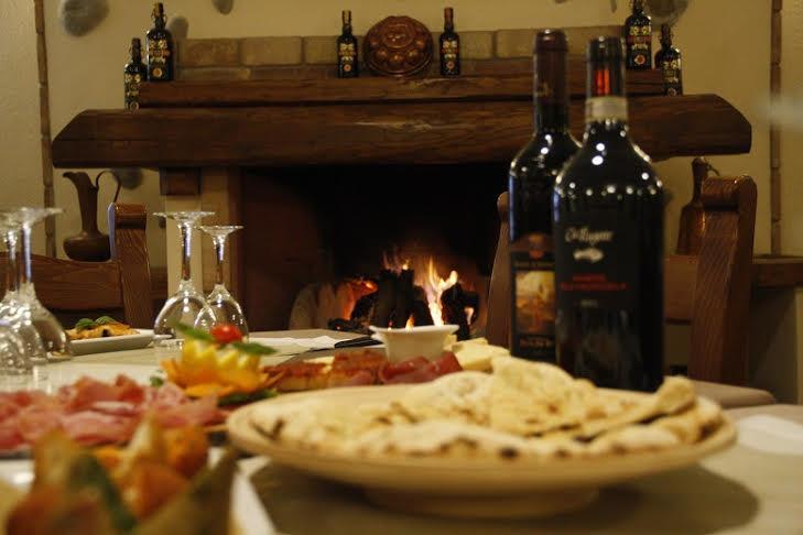 ロッカ・ディ・パーパ Il Redentore Bed & Breakfast エクステリア 写真