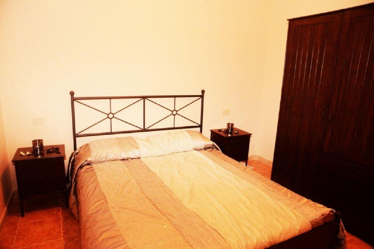 ロッカ・ディ・パーパ Il Redentore Bed & Breakfast エクステリア 写真